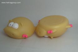 Bath toy of pig